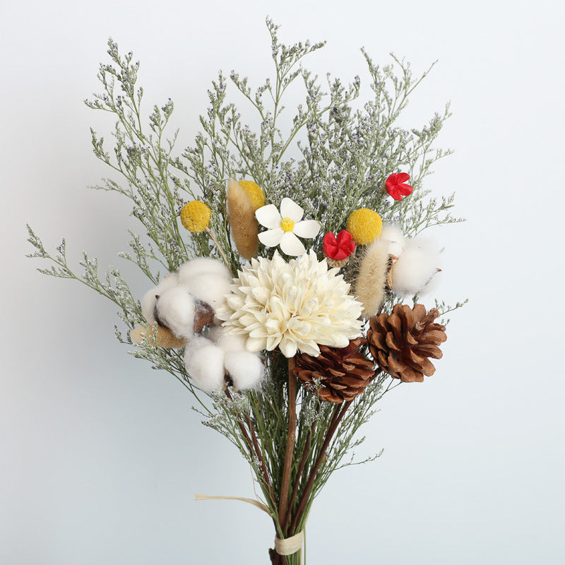 Bouquet de fleurs séchées de roses de coton d'eucalyptus