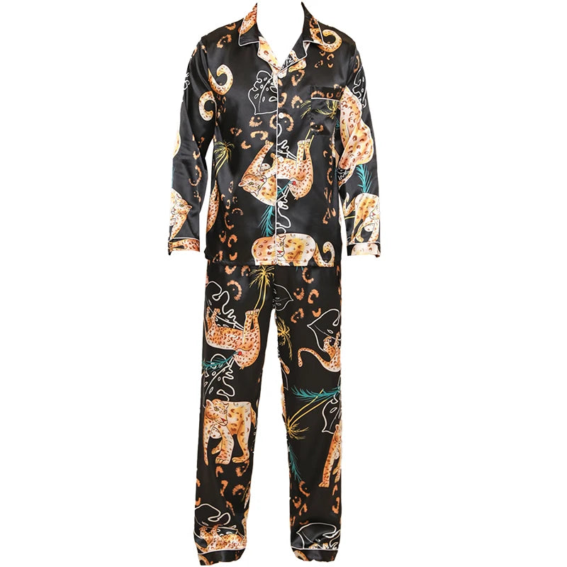 Conjunto de pijama para hombre con un sensual estampado de leopardo