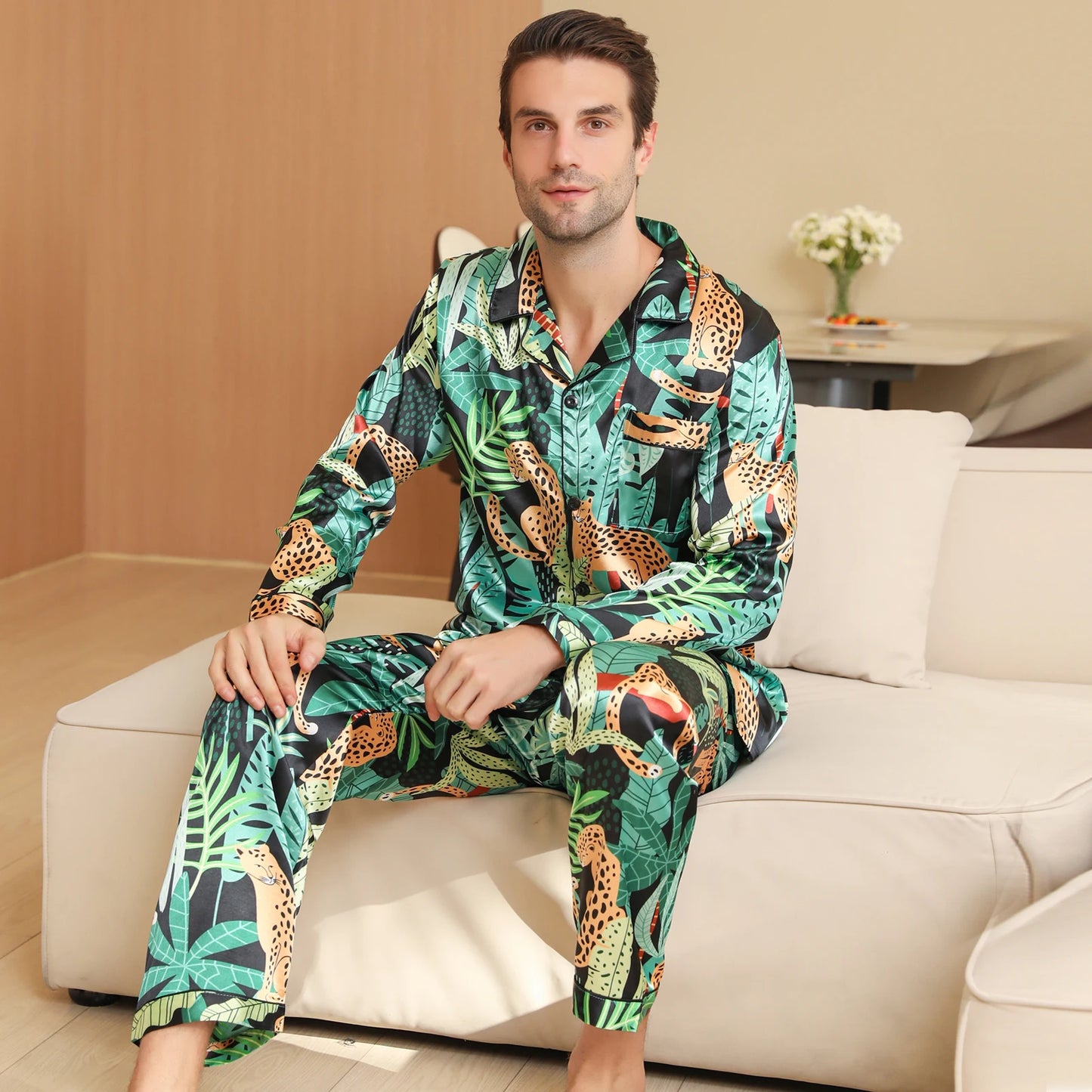 Conjunto de pijama de hombre loungewear con estampado de leopardo en la jungla