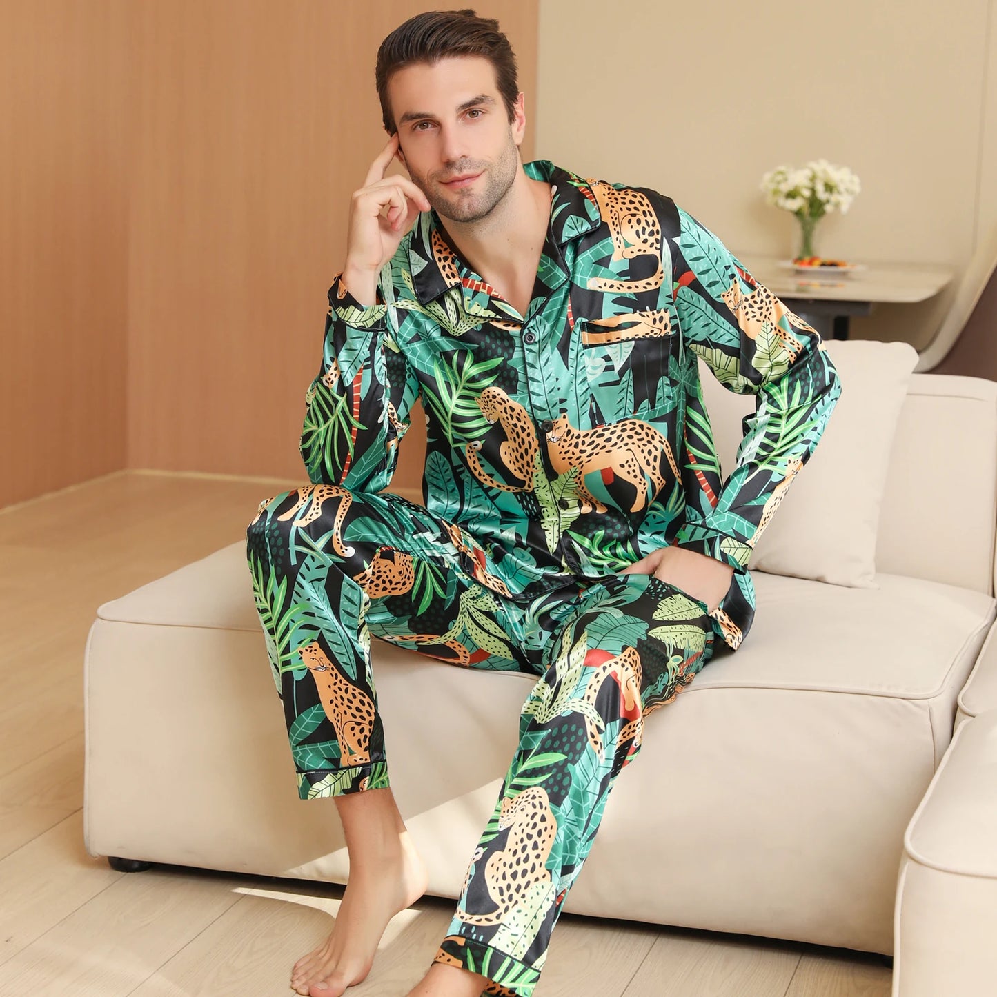 Conjunto de pijama de hombre loungewear con estampado de leopardo en la jungla